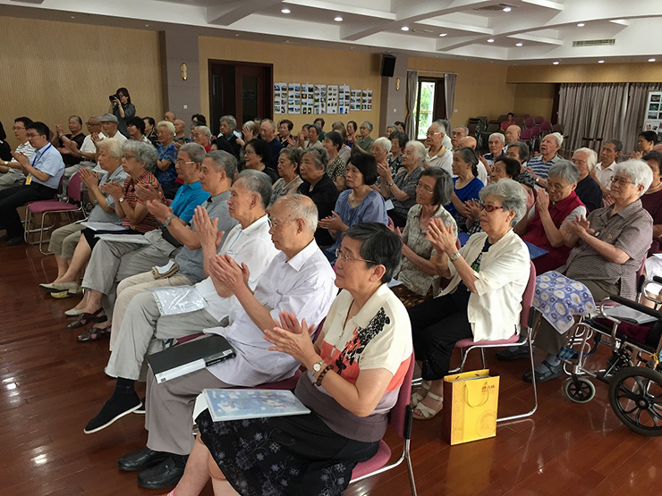 人生就是博乐器爱心捐赠行动——养老院爱心捐赠活动